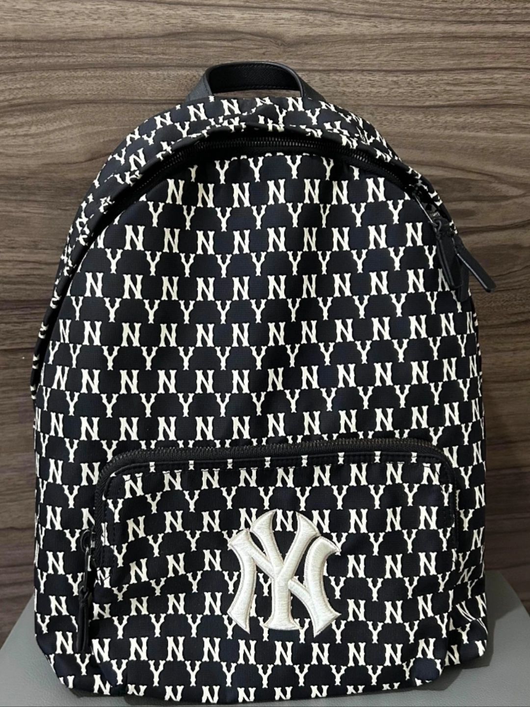 MLB 纽约洋基队 双肩包
满印老花lo