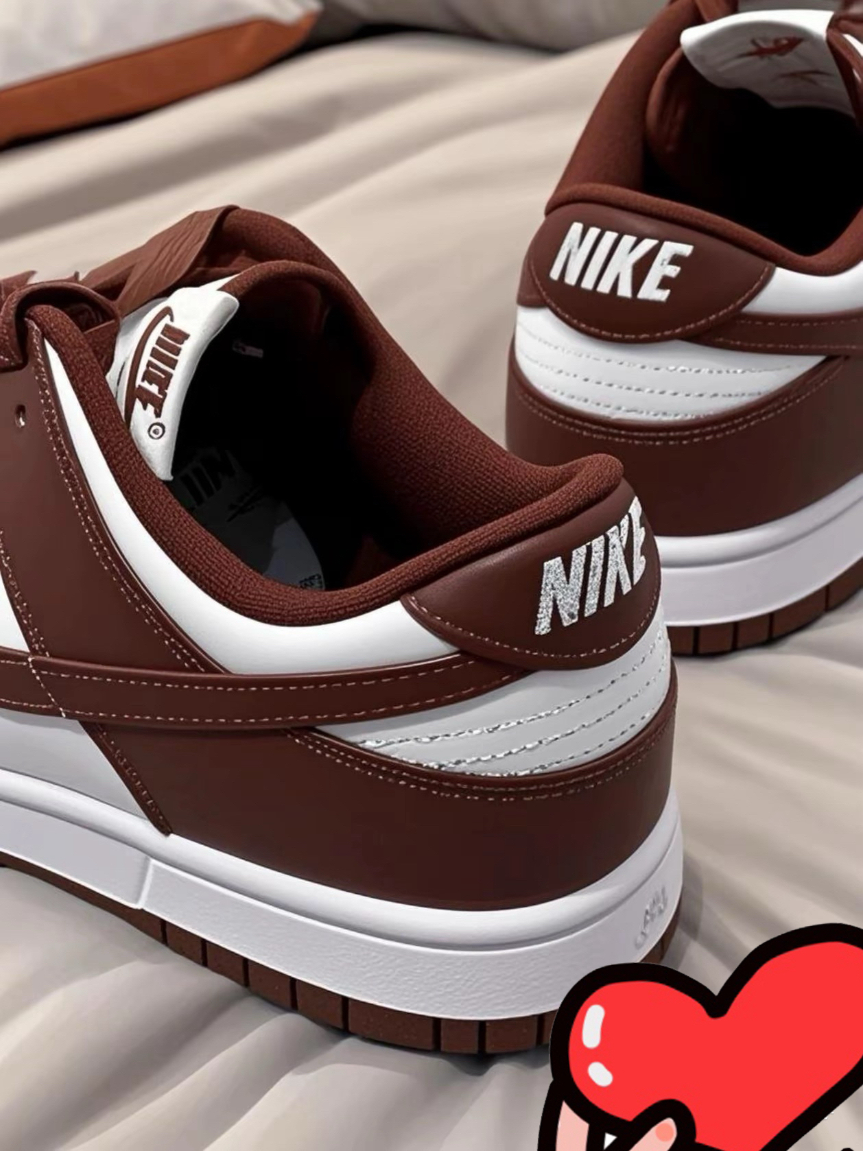 棕白 Nike 板鞋,“足”间跳出时尚节奏!