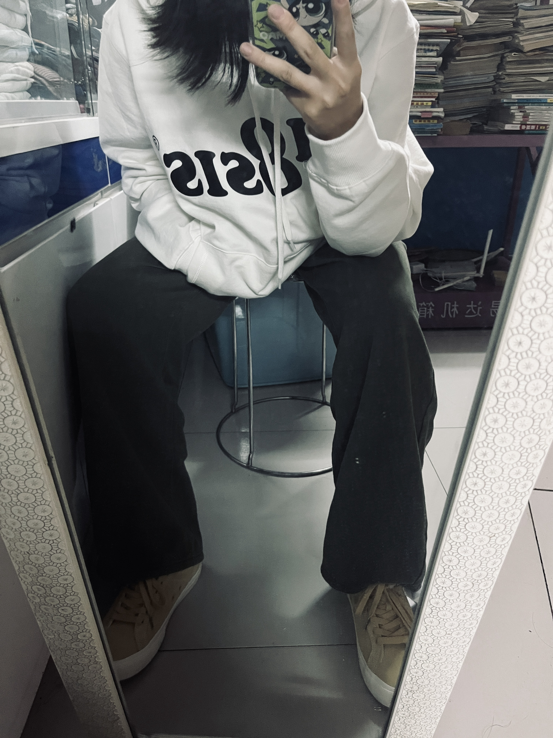 一双便宜好穿基础款的板鞋