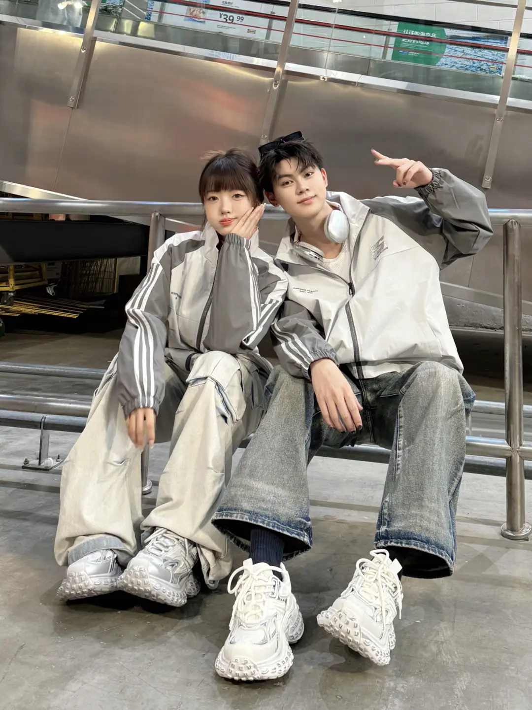 心动穿搭 | 百搭灰夹克情侣装 有够酷的🤳🏻！！