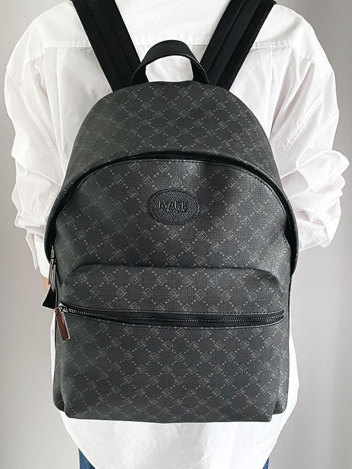 老花双肩包
经典百搭包型挺括有型 
大容