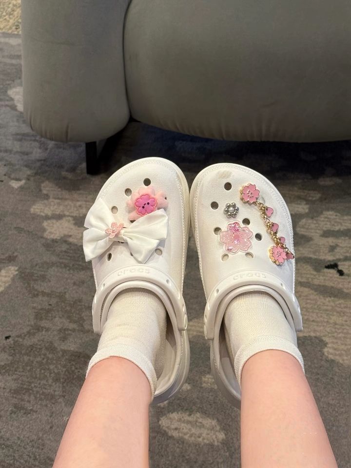 洞洞鞋统治夏天