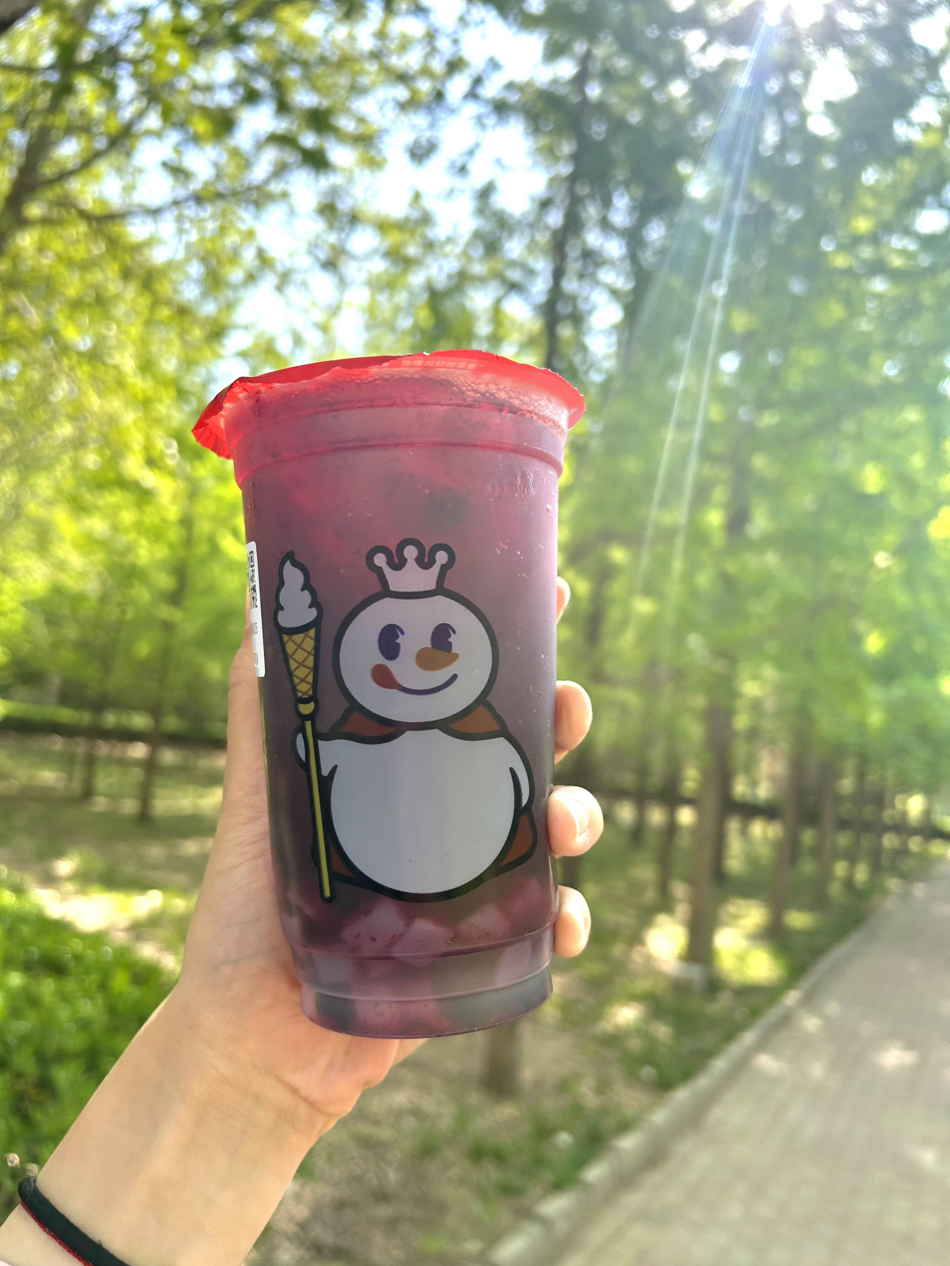 蜜雪冰城白月光回来了！蓝莓果粒茶🫐