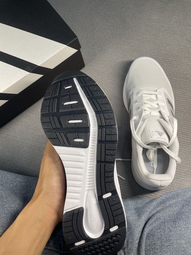 🔥adidas男女必入！这双小白鞋穿7天都不想脱！显腿长+暴走不累脚攻略💥