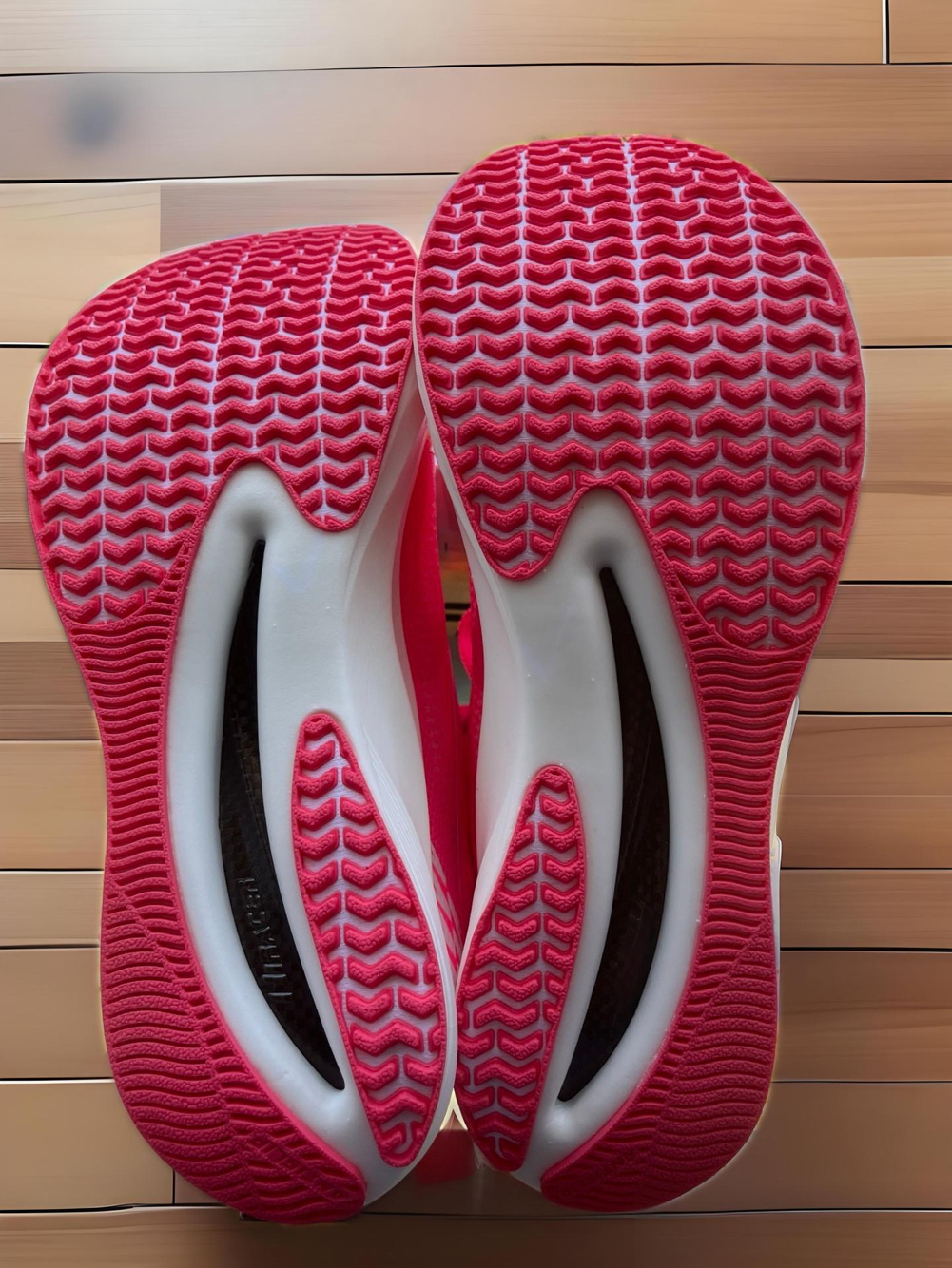 海尔斯KM3全掌碳板跑鞋:男女同款粉色,舒适休闲与专业竞速的完美结合