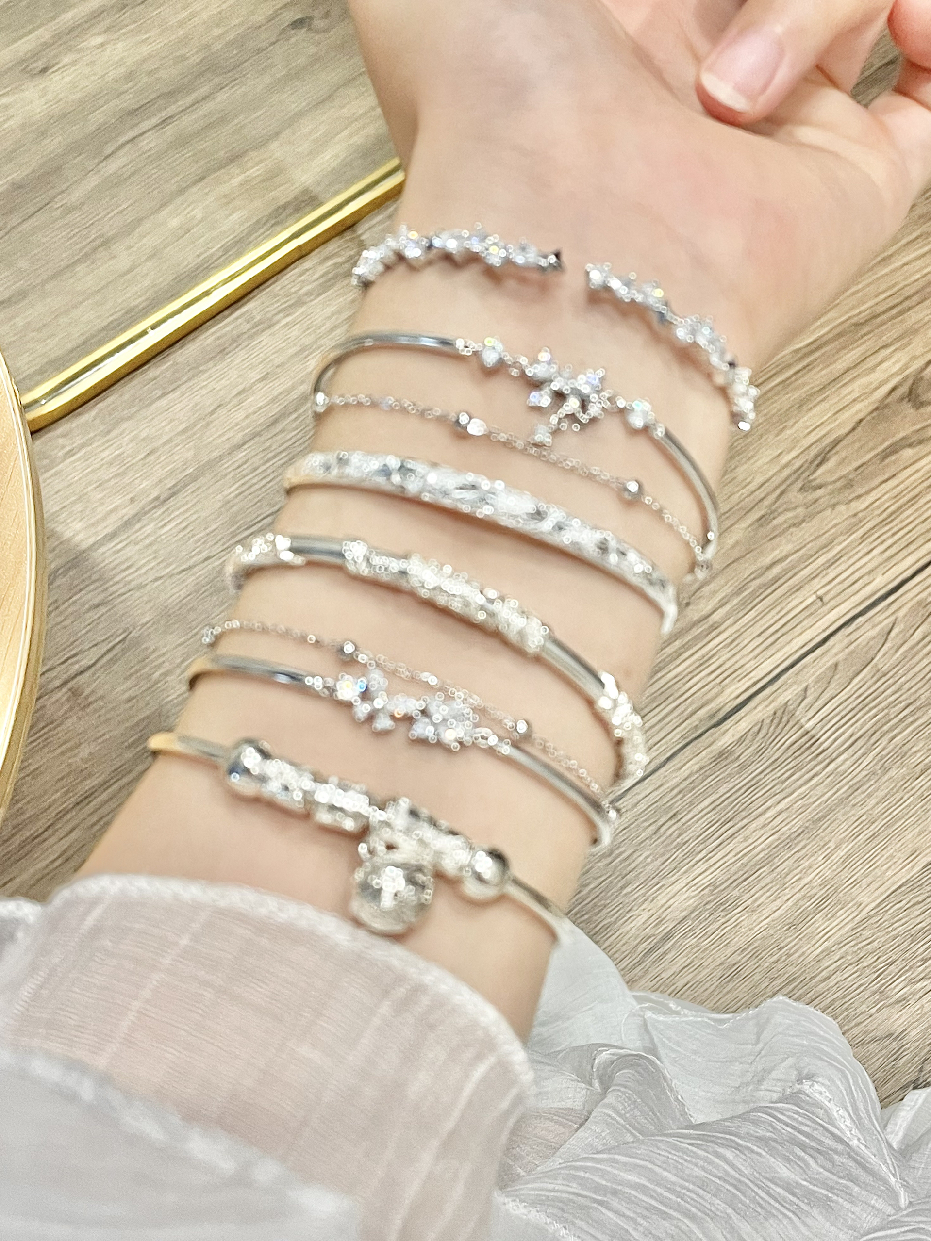 blingbling✨夏日清冷感手镯谁看不迷糊~