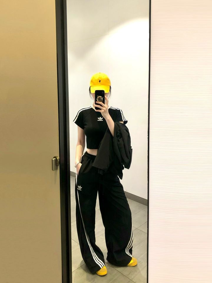 《 好喜欢这种调调 》|||⚫️🟡
.
芜湖 ~
Jennie同款穿上啦 🥳
.
👔:Adid