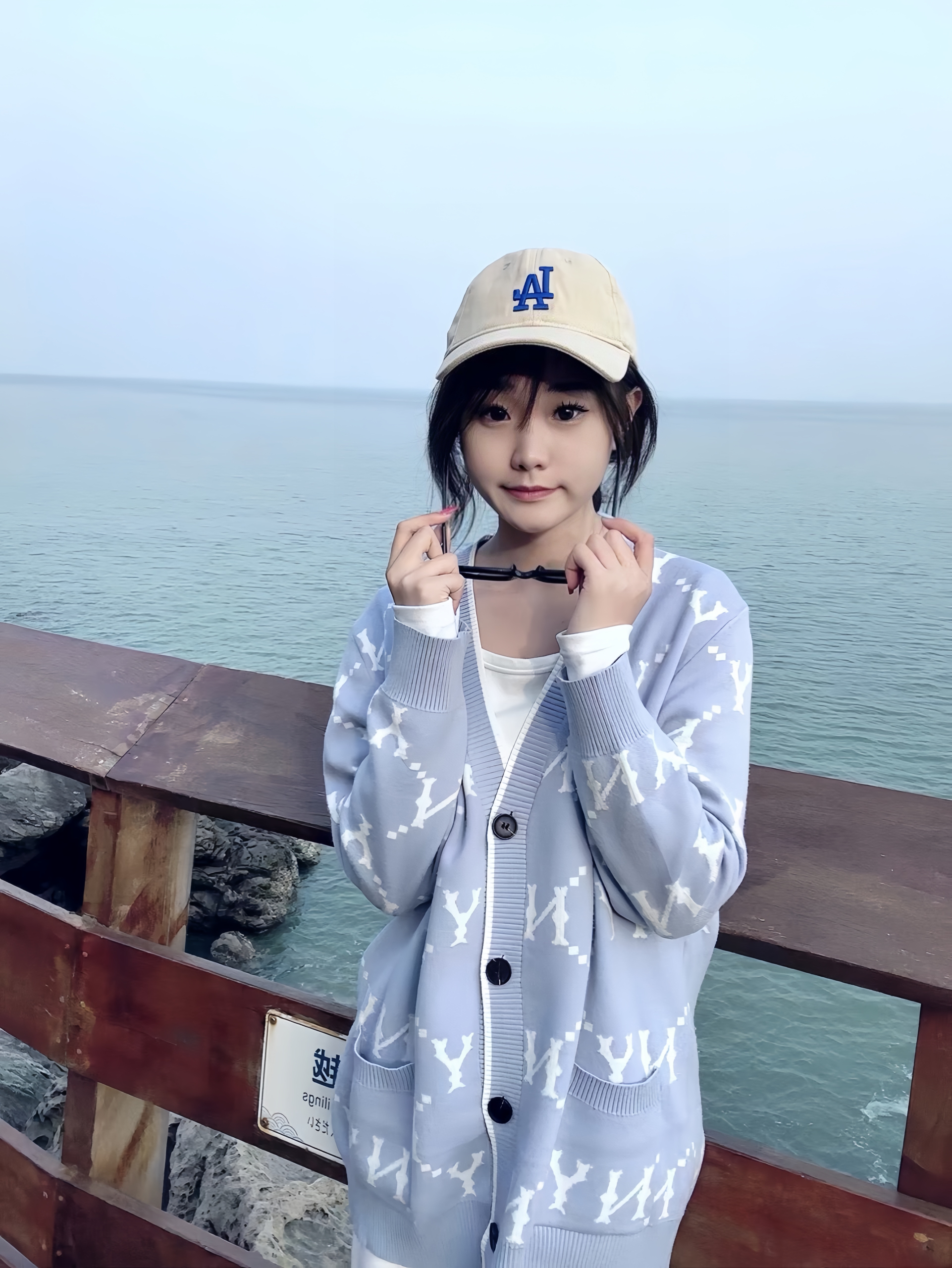 蓝色开衫好棒的配色