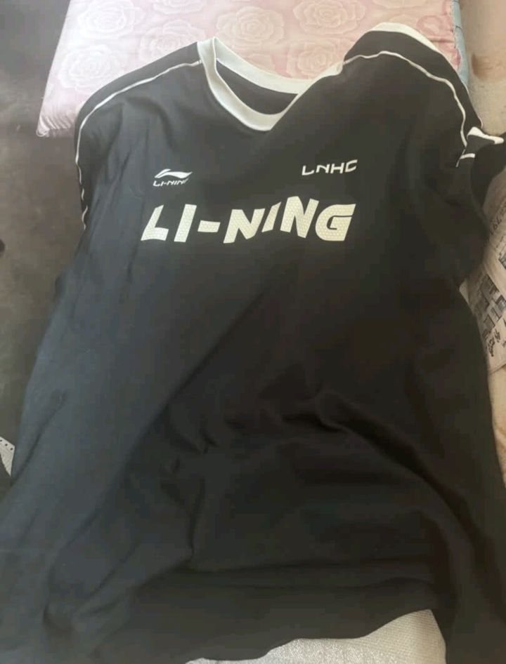 码挺正，款式蛮不错的，手感也不错