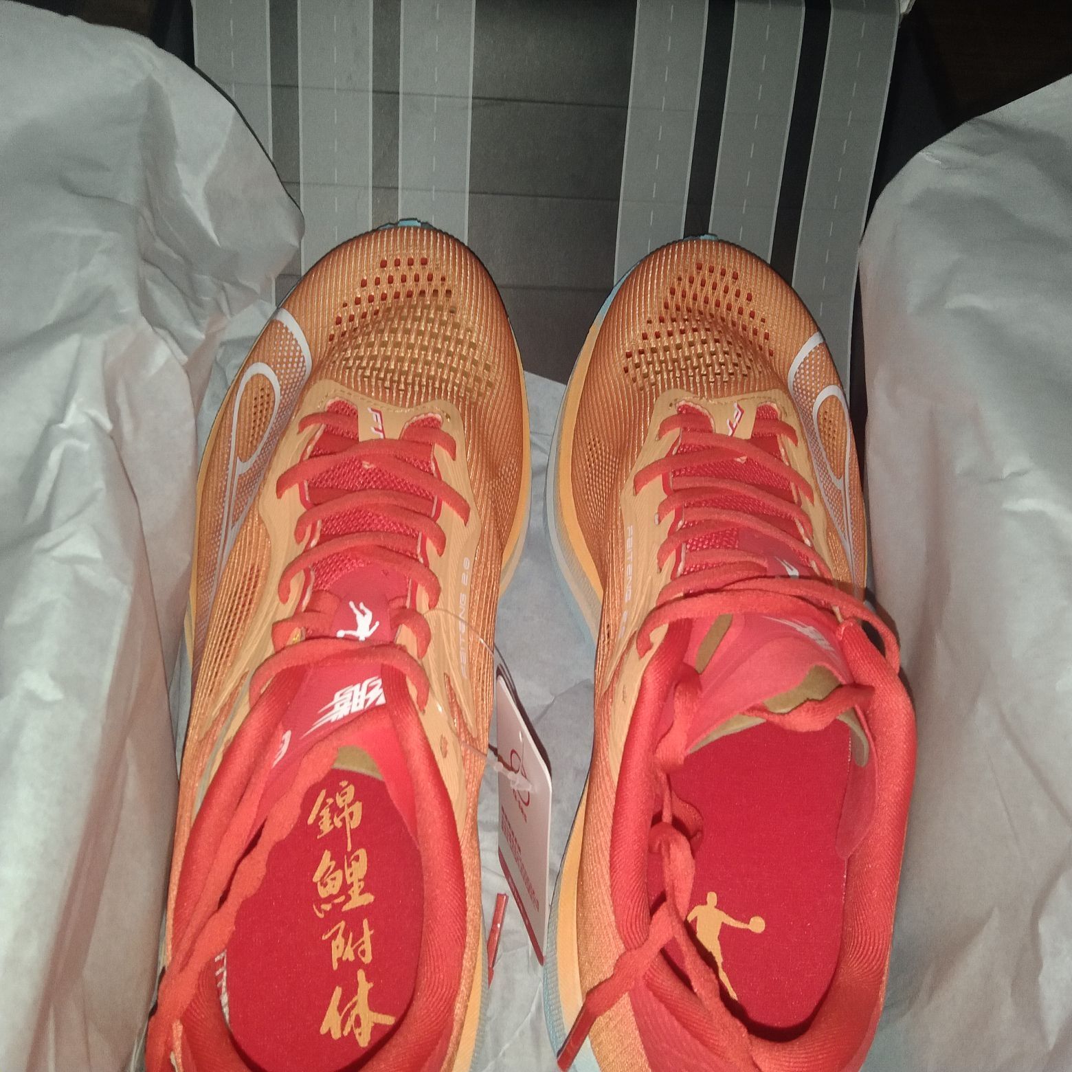 好穿，没有我想象中这么薄，而且实物很好看