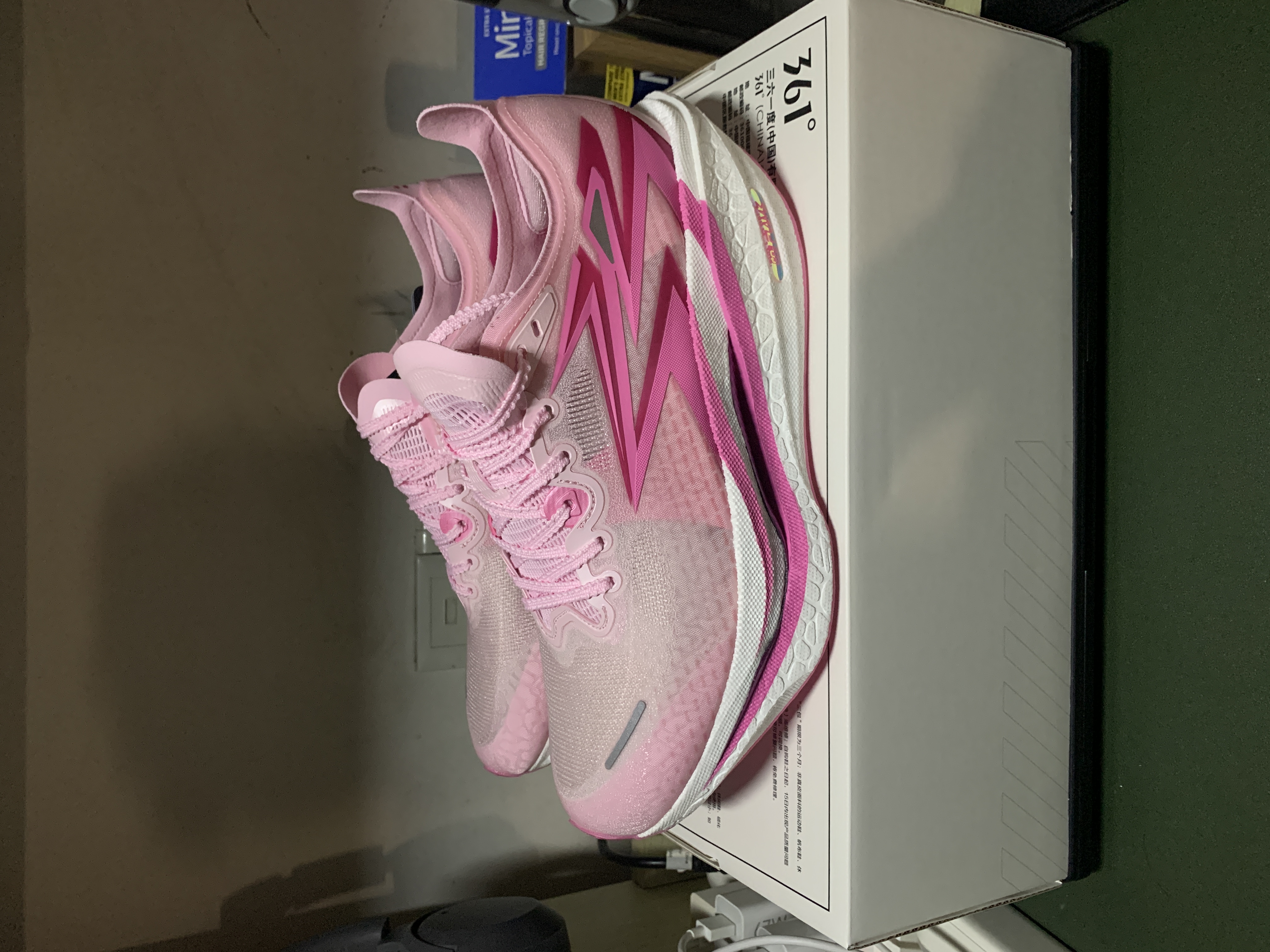 361度飞燃4桃花韵跑鞋震撼来袭！