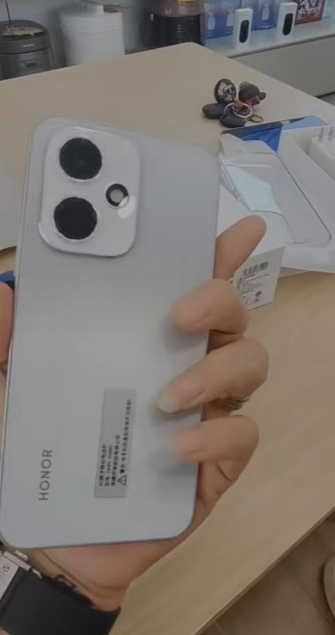 荣耀两款新机正式开售,16GB+1TB+7200mAh,618热销“卖断货”