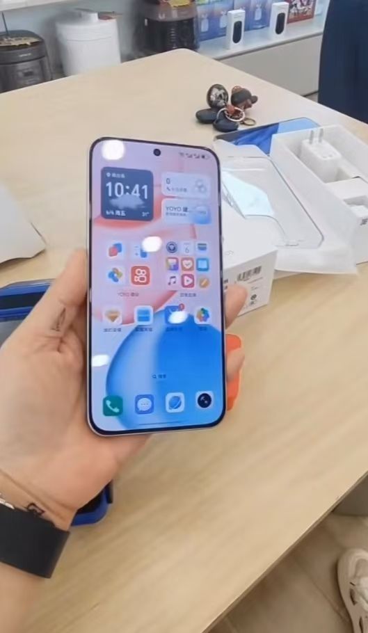荣耀两款新机正式开售,16GB+1TB+7200mAh,618热销“卖断货”