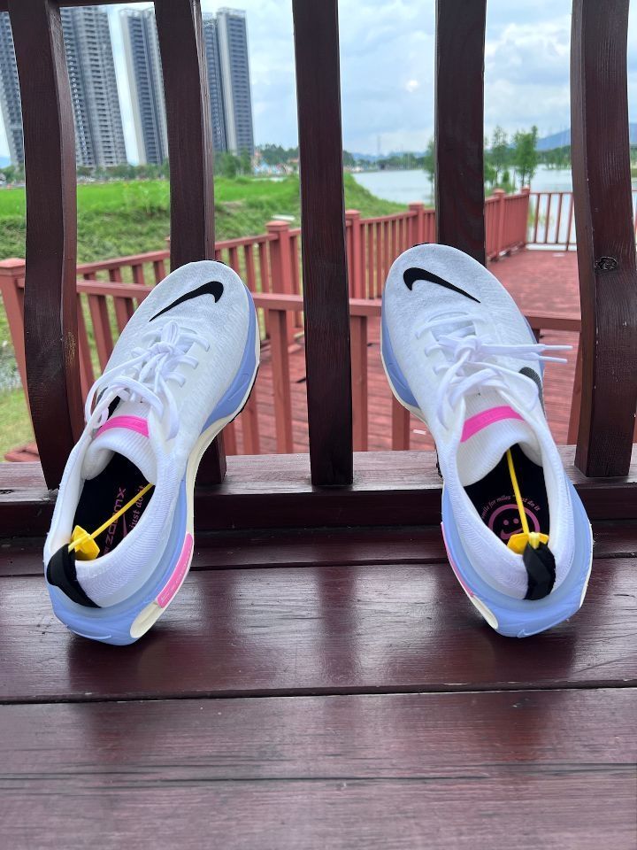 这双Nike第3代猛男粉鞋，运动时回头 率直接爆表！