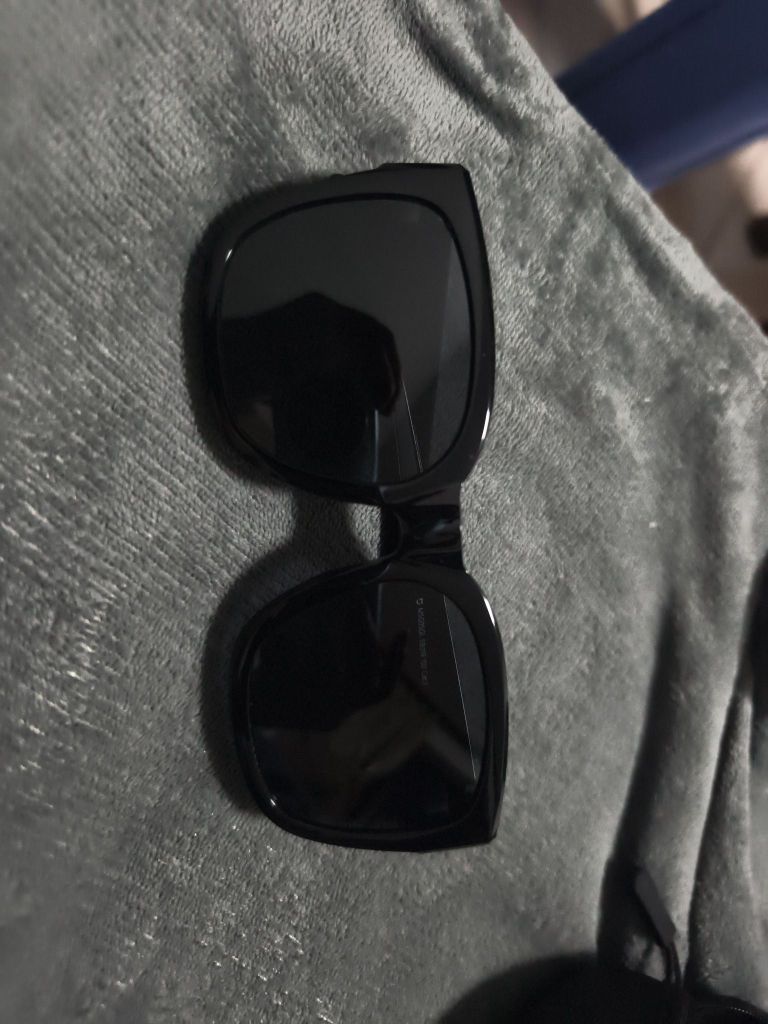 墨镜质感超棒，时尚遮光两相宜🎇
-哇塞！