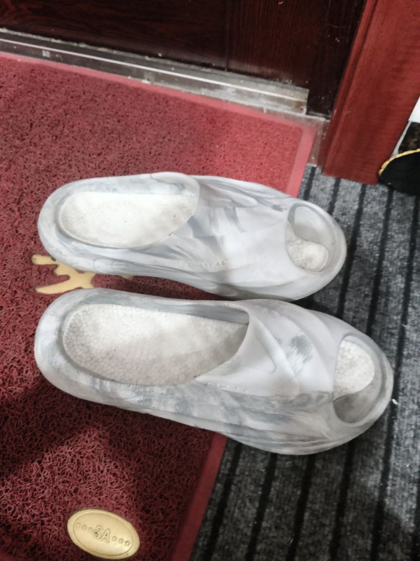 脚感舒适，物流快防滑效果很好