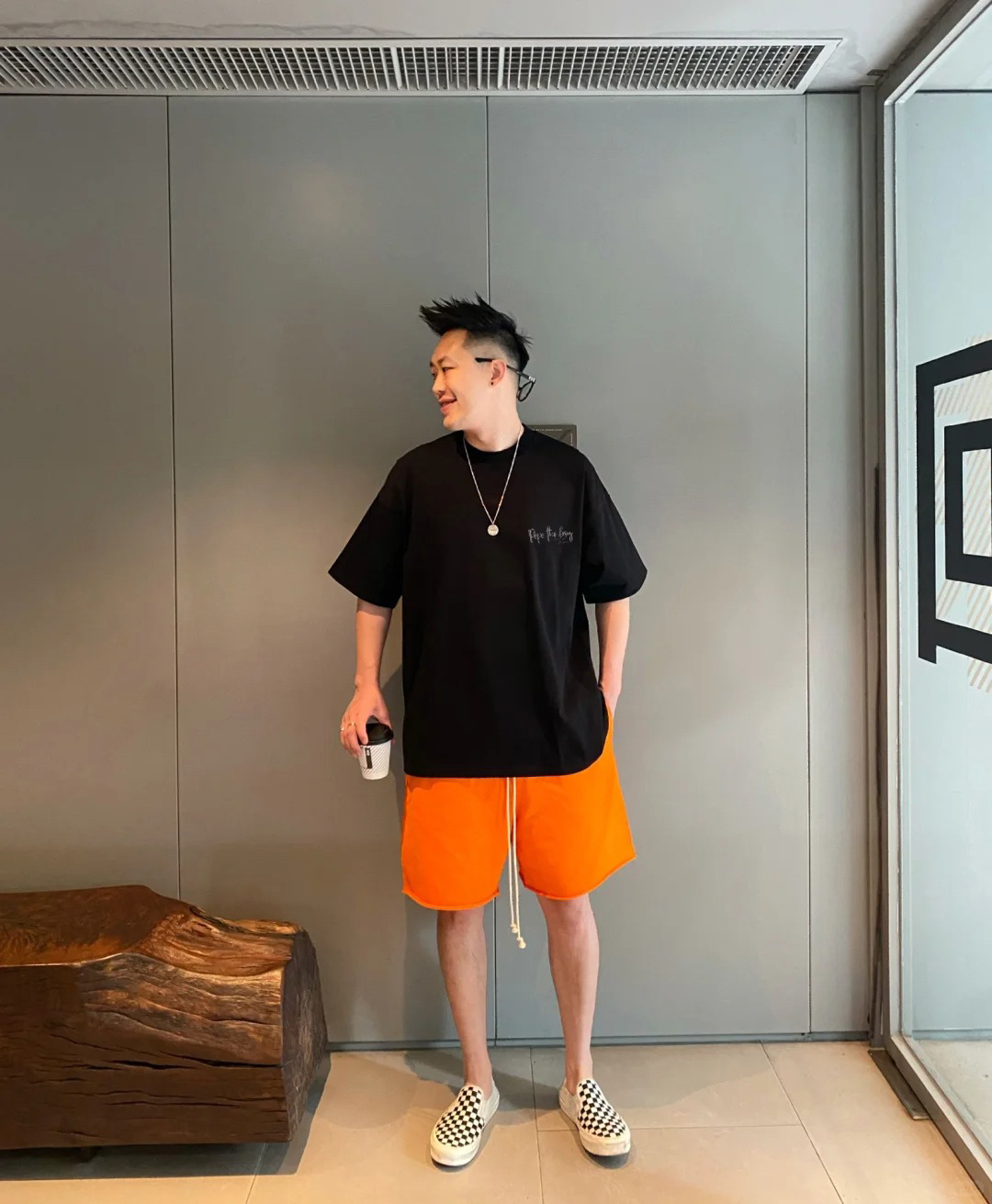🖤撞色潮流！悲伤蛙小标黑T超会搭✨