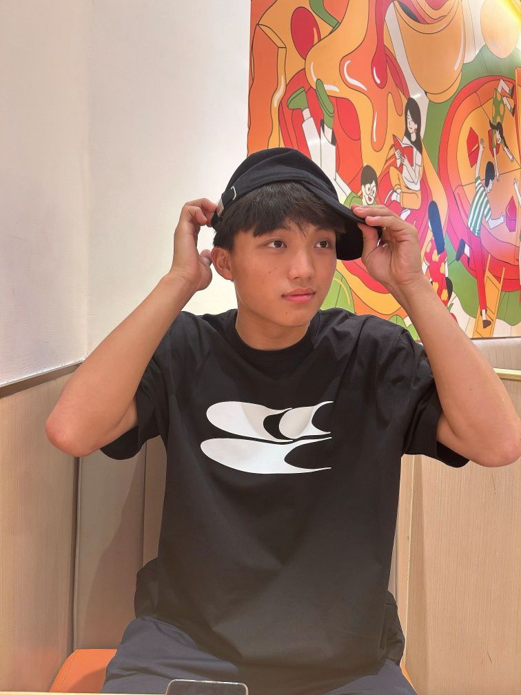 哭喊中心的衣服质量好 上身效果好 版型也