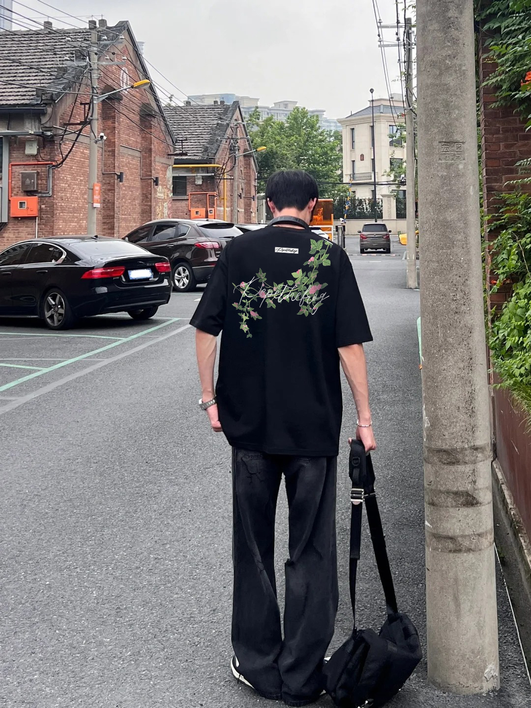 🌿 复古街头！悲伤蛙花卉黑T超绝✨