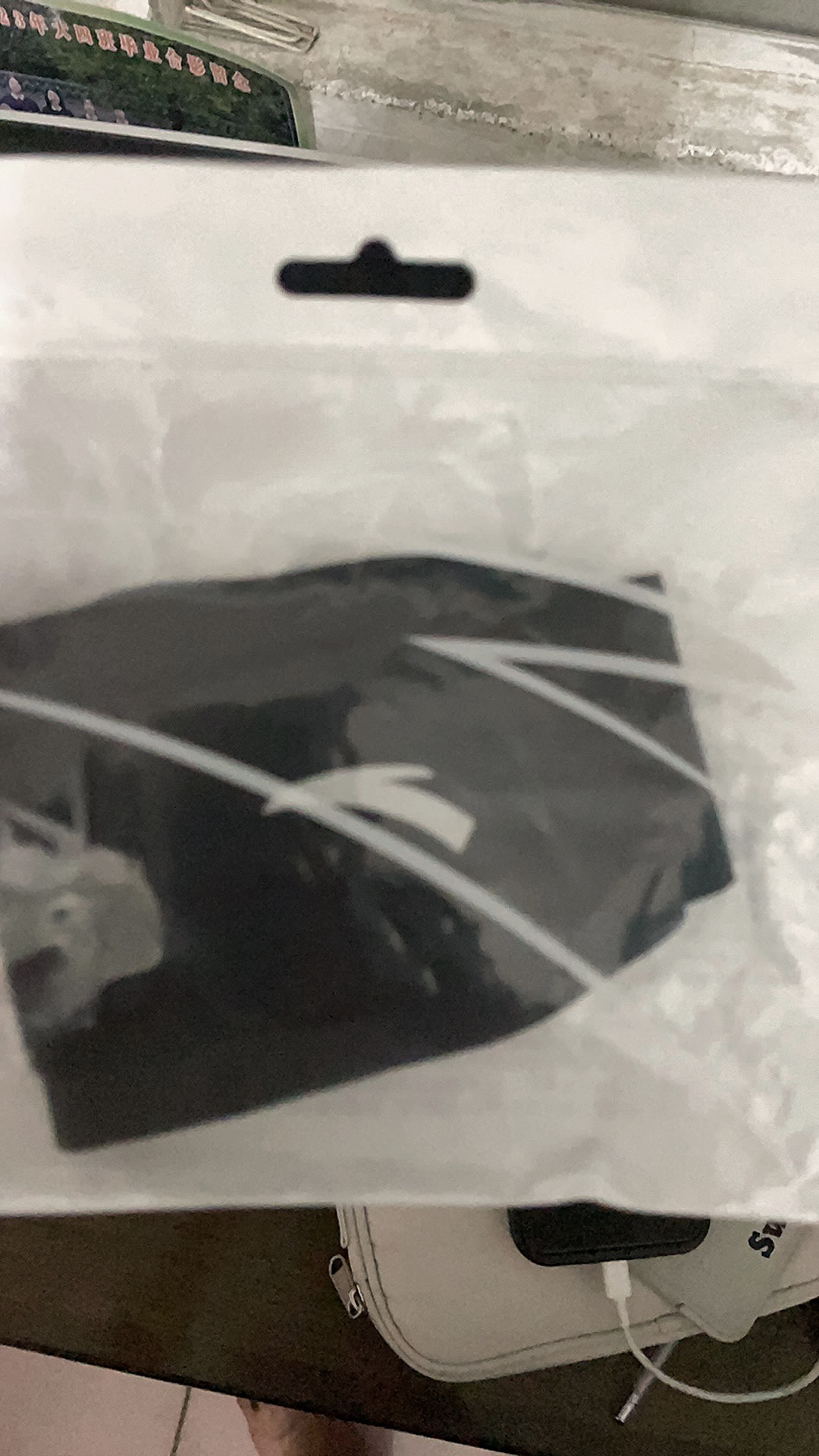 戴起来挺轻巧舒服 不累手 而且弹性很好