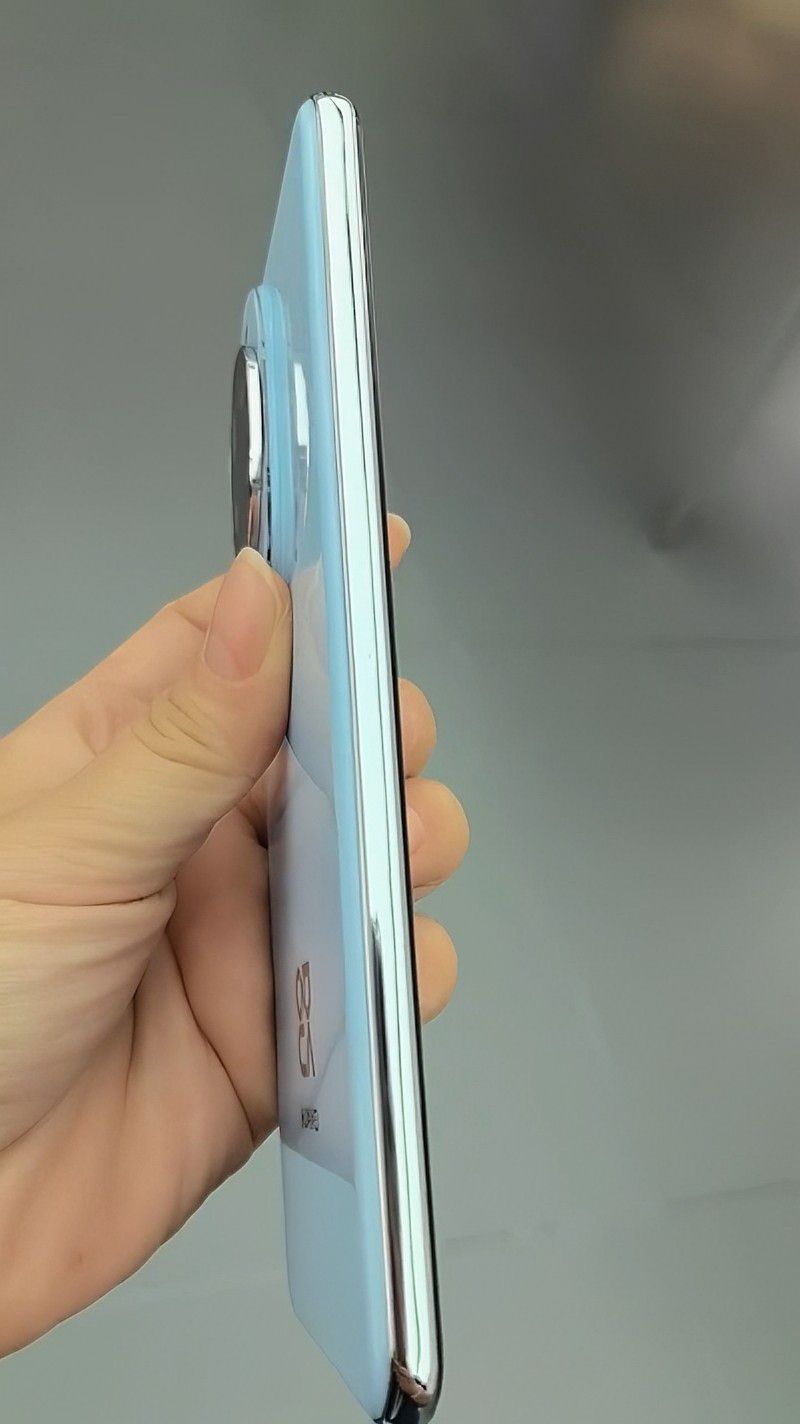 华为Noval4Pro冰晶蓝，真的越看越爱