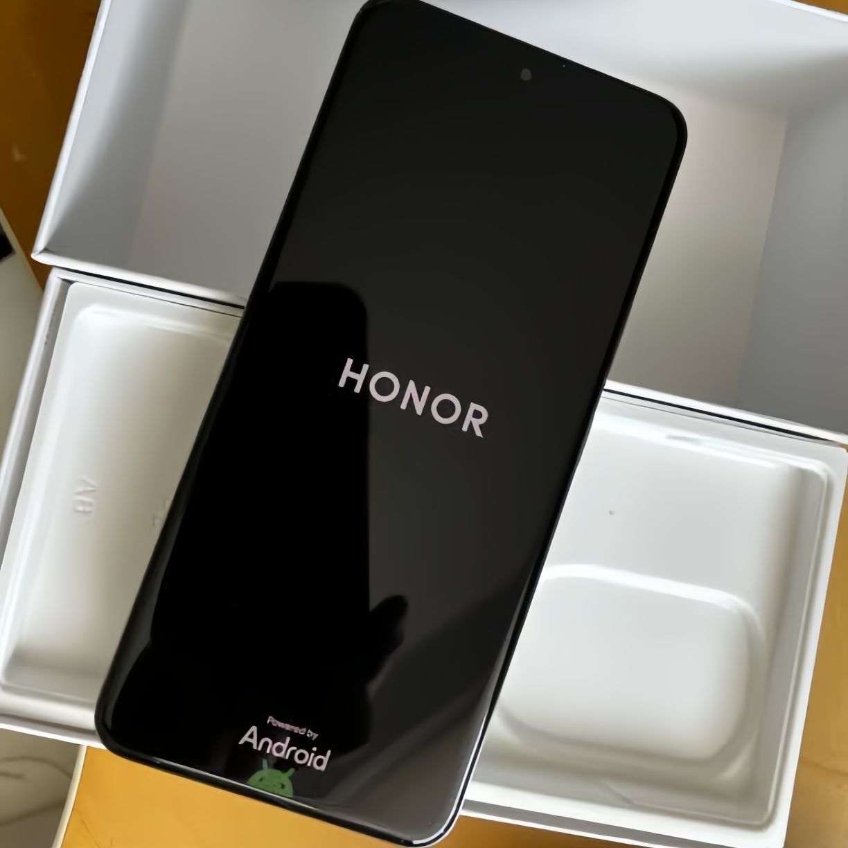 喜爱人像摄影的年轻用户有福啦,荣耀 200 绝对是你的心头好。