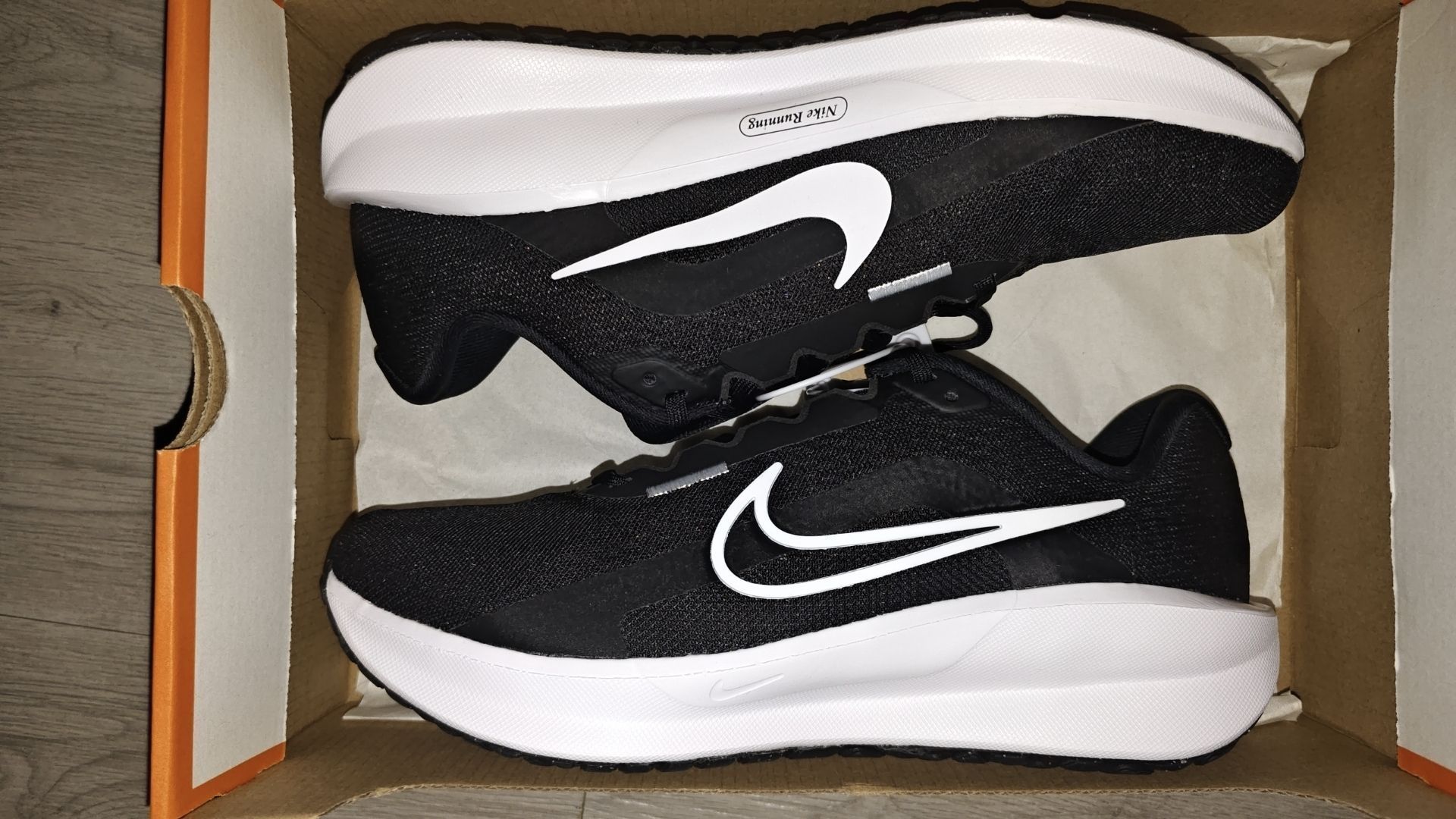 👟球鞋名称：Nike DOWNSHIFT