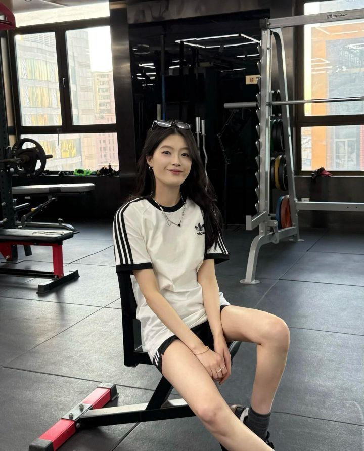 jennie 同款阿迪也太好看了吧！