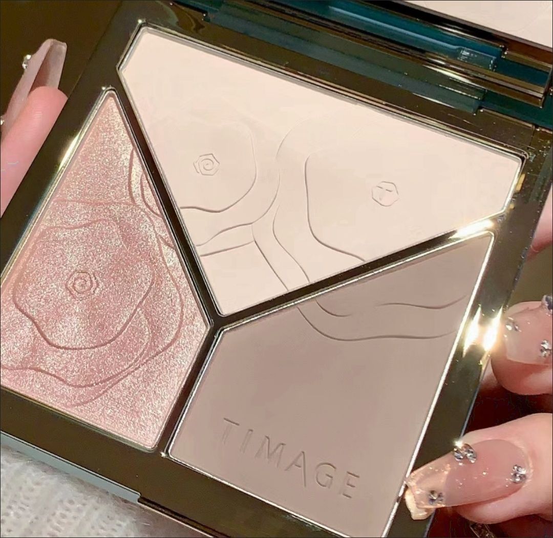  彩棠修容盘：粉质细腻不飞粉，打造妈生好皮