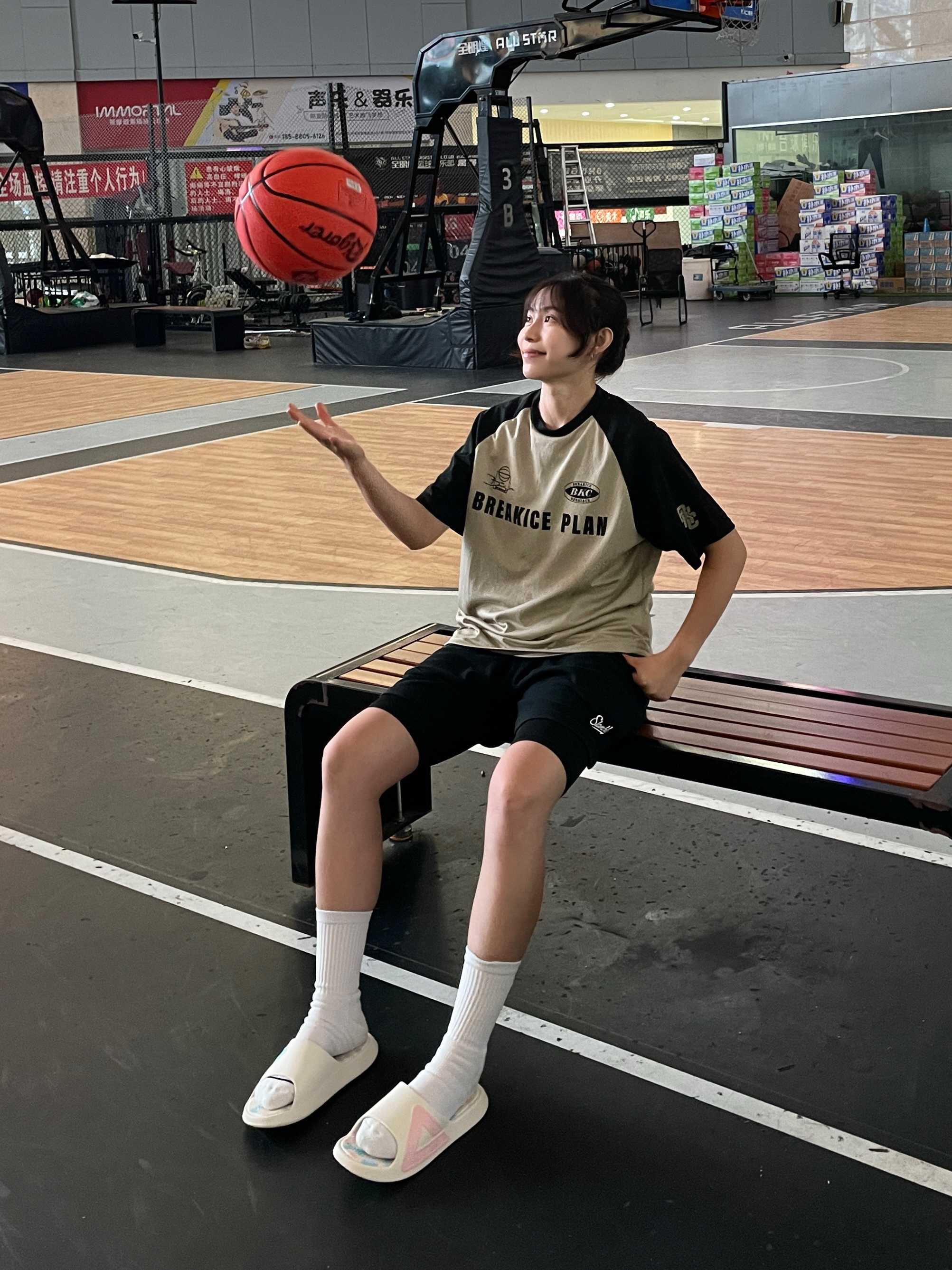 篮球女孩夏日球场必备的运动拖鞋‼️