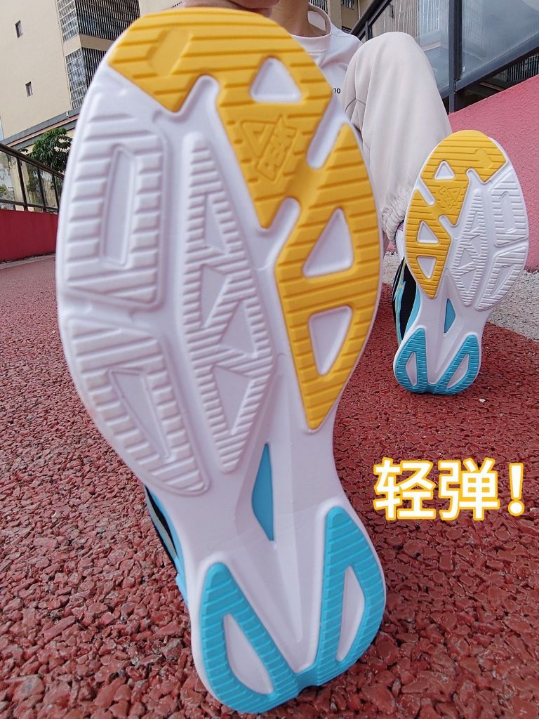 现在的鞋子这么好穿了吗？又想跑步了！🤔