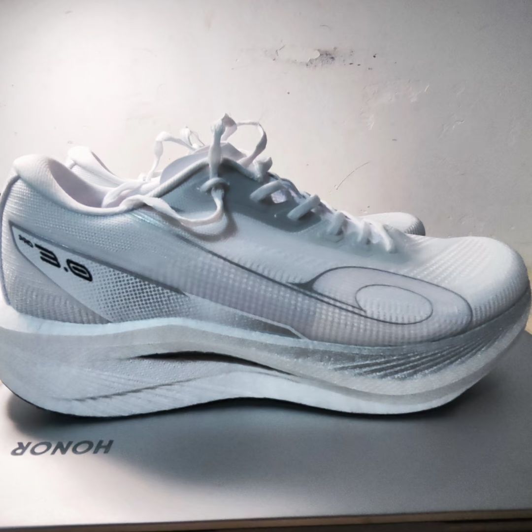 上脚后，并没有发现像前代强风2外翻 的现