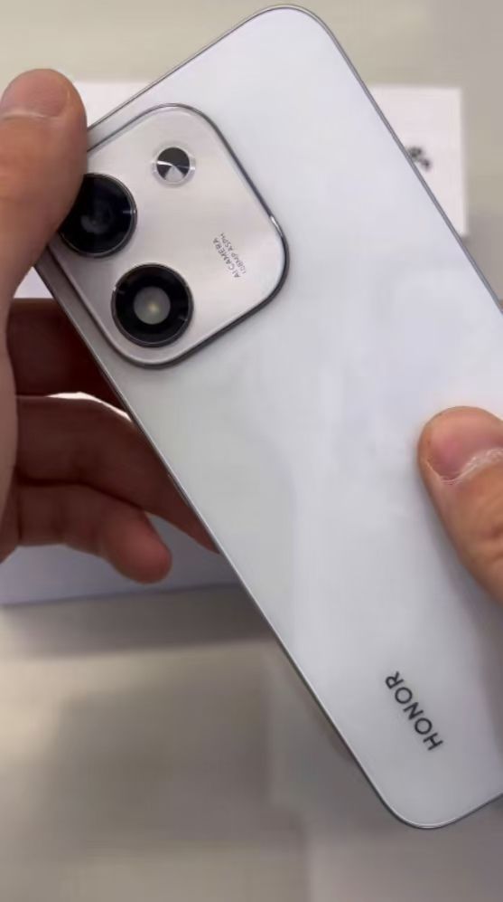 千元机也能有iPhone16范儿?荣耀X70i这设计我直接爱了