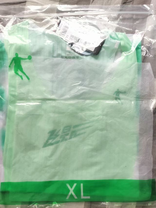 很透气 不算很黏身 绝对国产t1档了