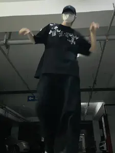 我说你怎么不哄我了 原来是有个不生气的陪你了