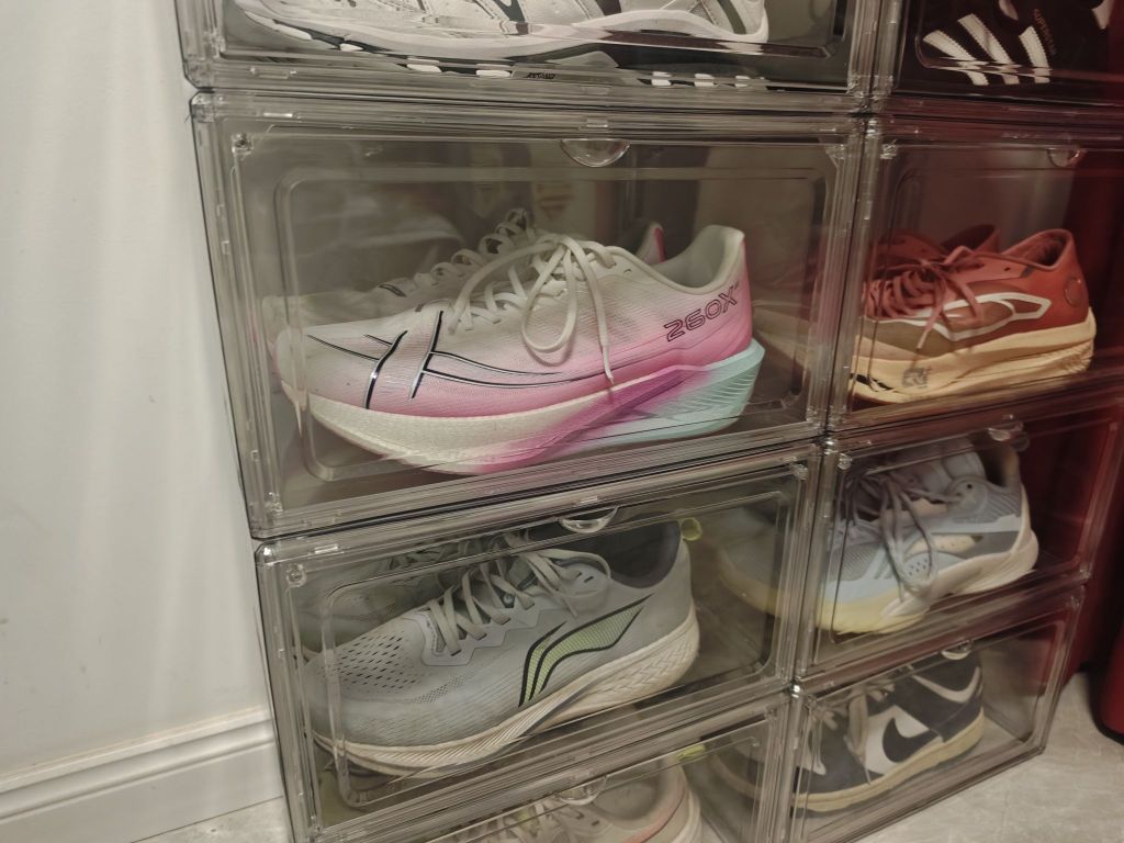 中底非常弹，碳板比较温和很容易驾驭，是训