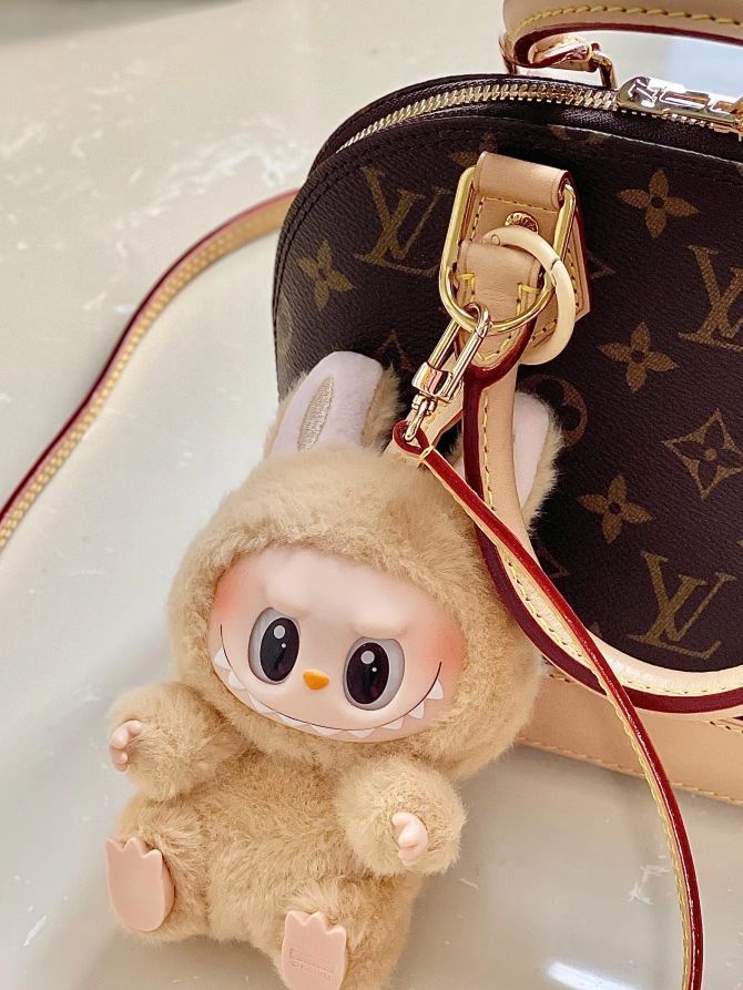𝓛𝓪𝓫𝓾𝓫𝓾✨
+ 𝓛𝓥老花👜
——
🔥