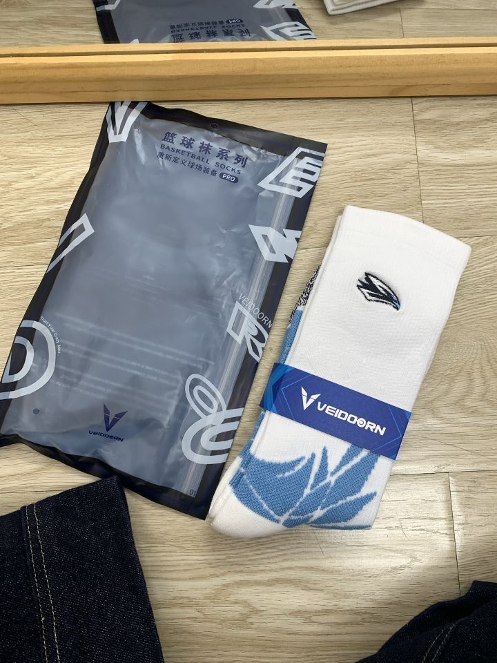 白蓝色系篮球袜有点好看哇🌊氧气清冷感又帅