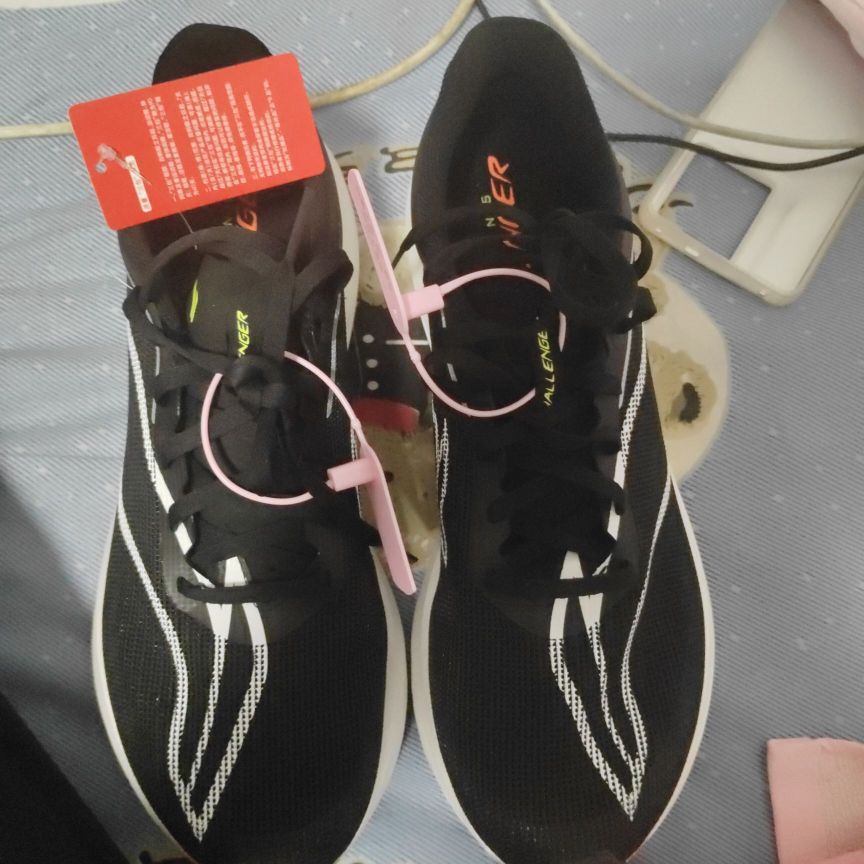 有T700碳板推进十分好，全掌䨻十分软弹