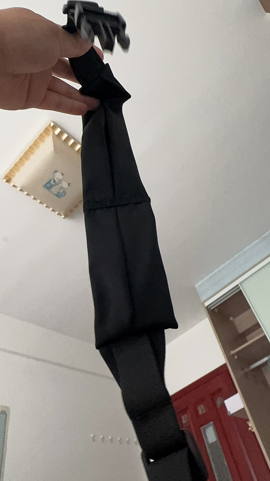 挺结实的，而且那个口袋看着挺小，撑开还挺