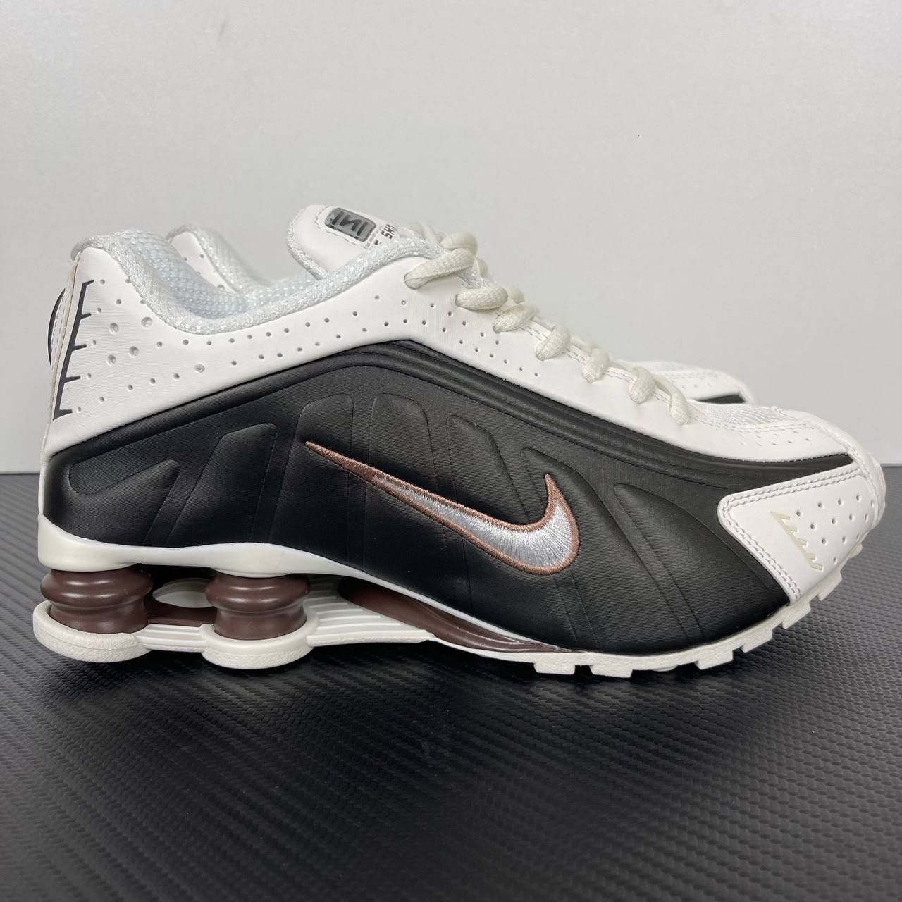 Nike Shox MR4 全新配色回归黑白！