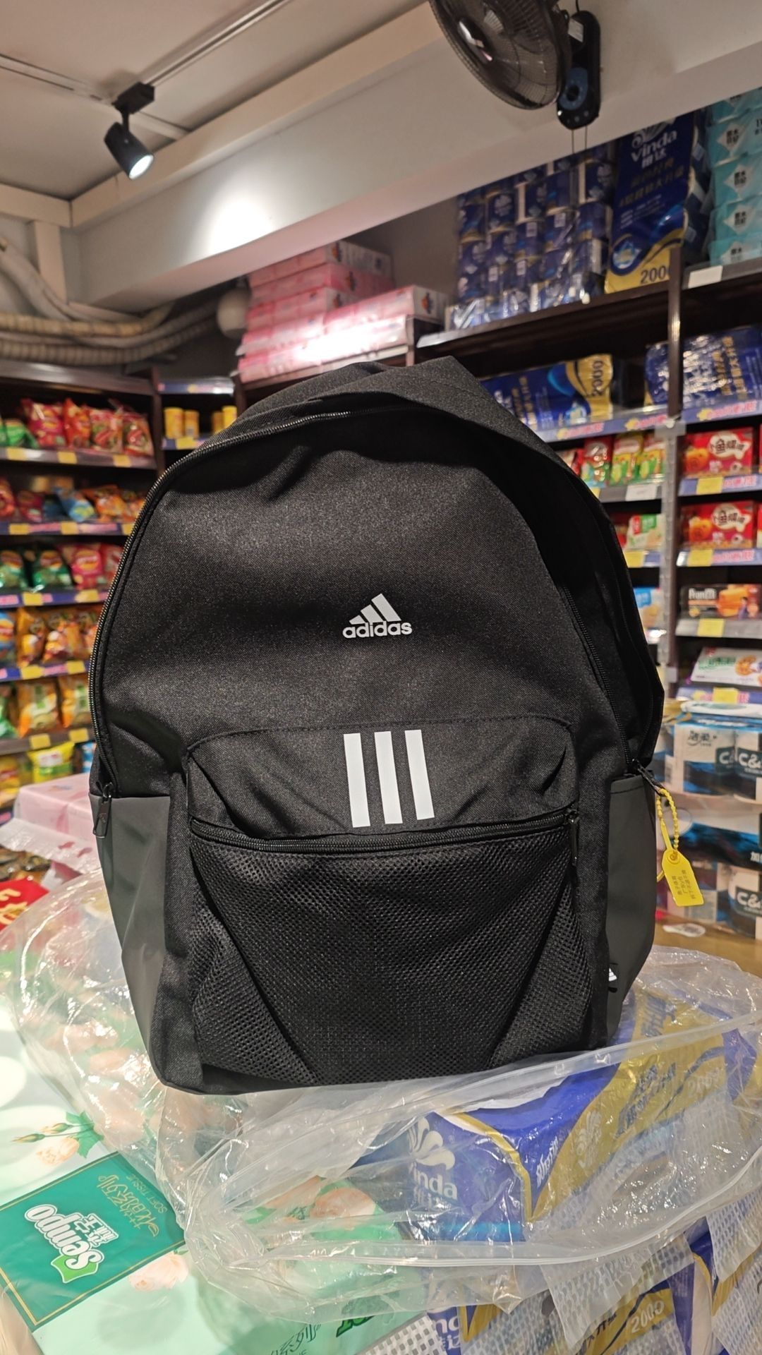 是正品哦！有一点小瑕疵不影响使用