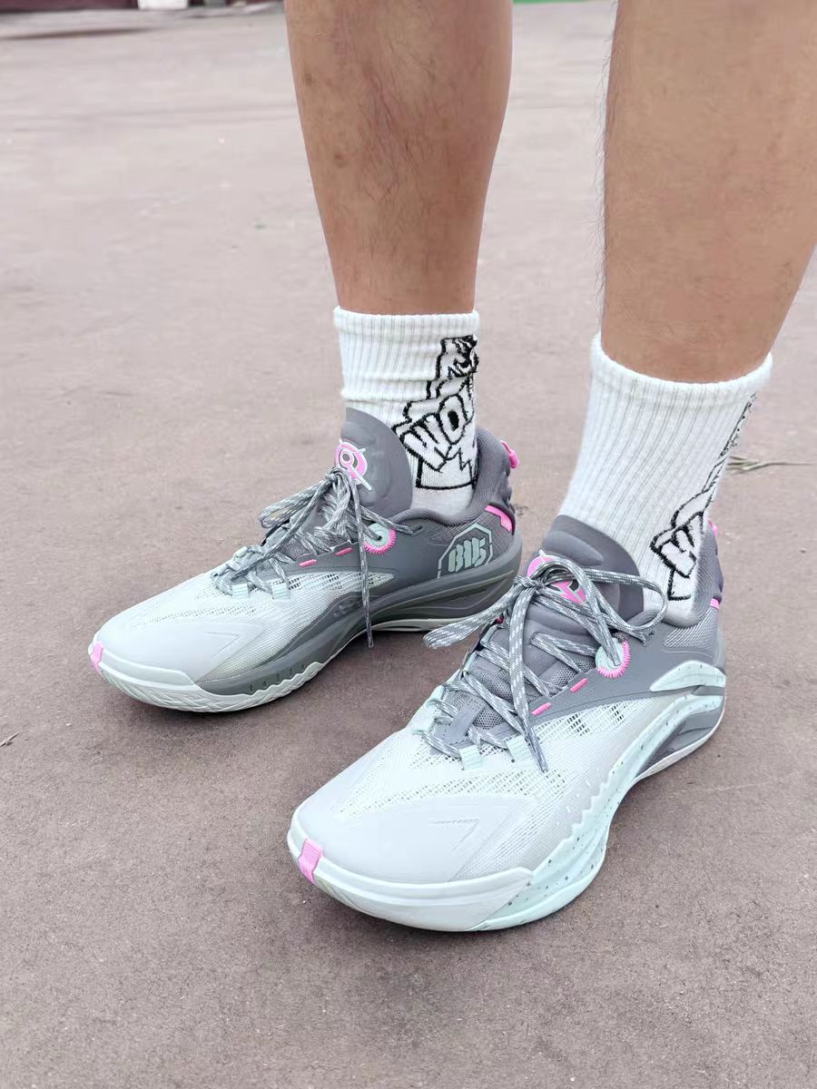 《实战利器！李宁游击一代，让你在球场上如虎添翼！