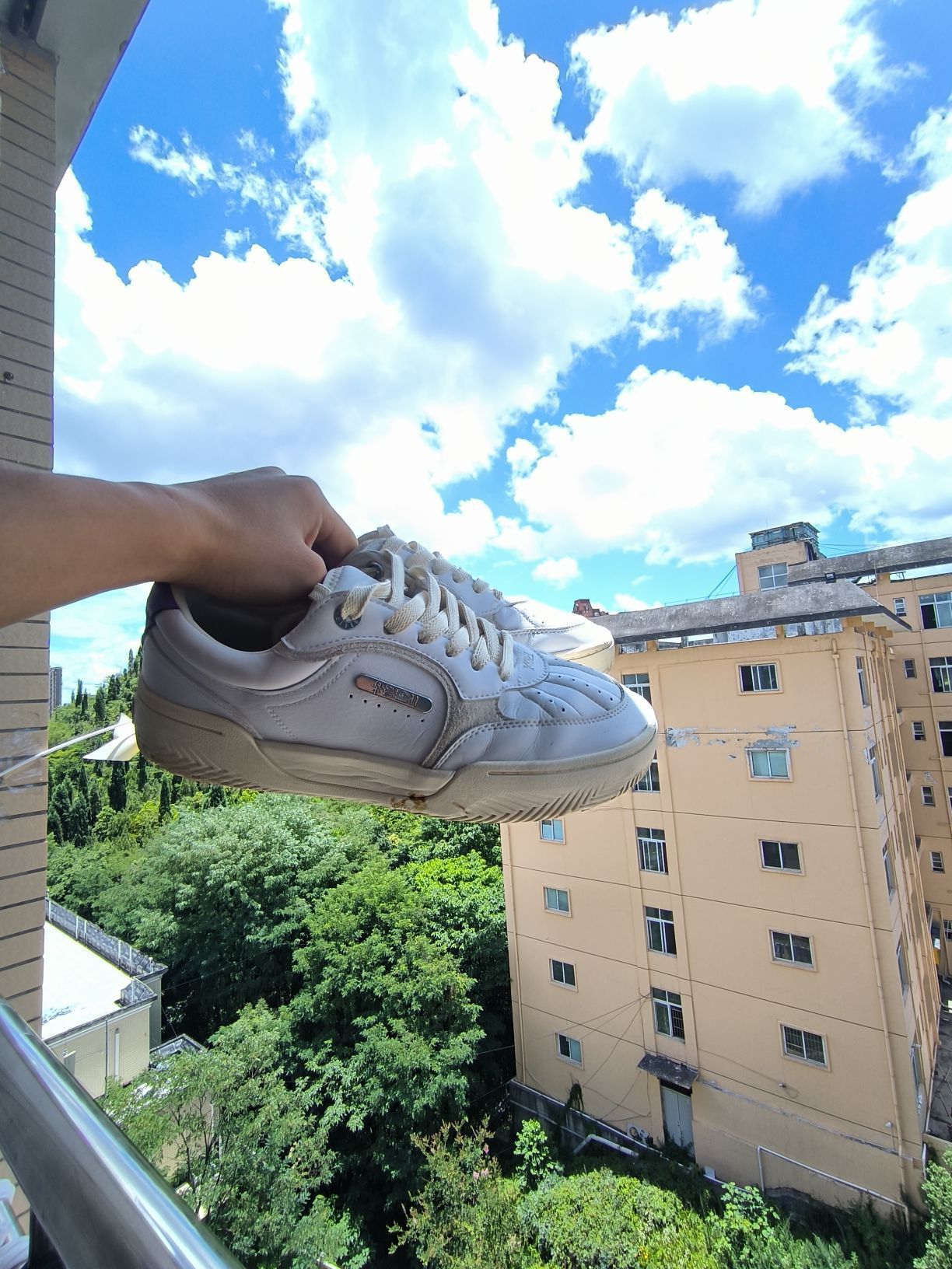 👟复古风拿捏！这款板鞋太绝啦
 
谁懂啊！挖到一双超有范儿的板鞋👀
 
经典低帮设计，简约又百搭