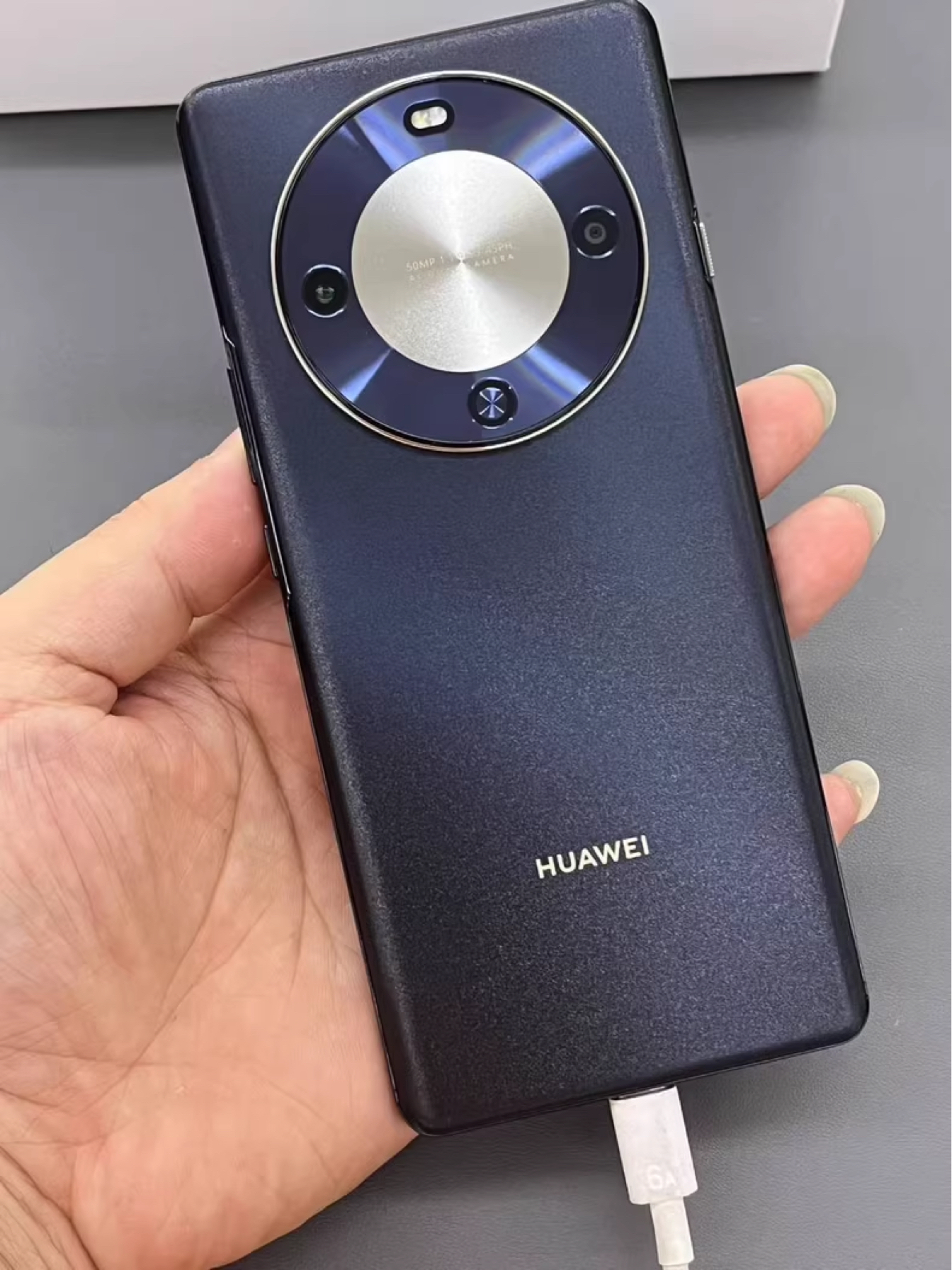 华为诞生千元手机新卷王，512GB降至1954元：6100mAh+卫星通信