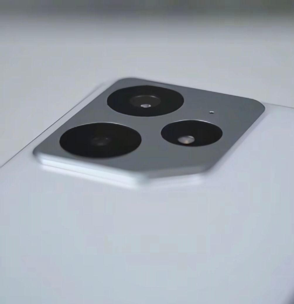 两千元档宝藏机！realme Neo7顶配超能打