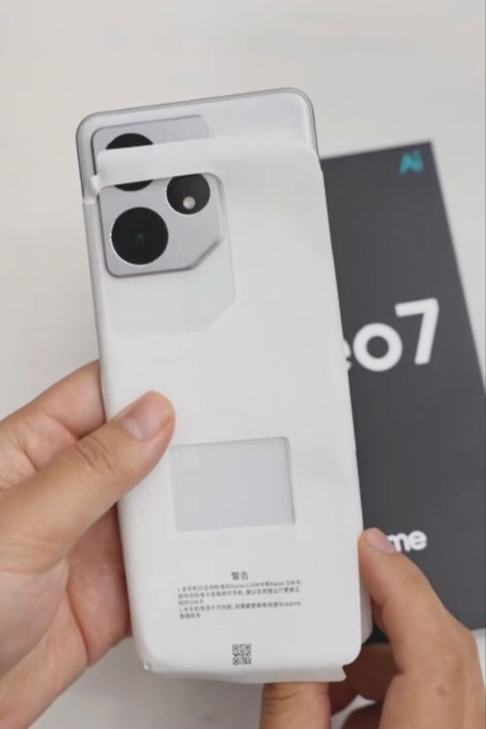 天玑9300+7000mAh大电池，realme这波赢麻了