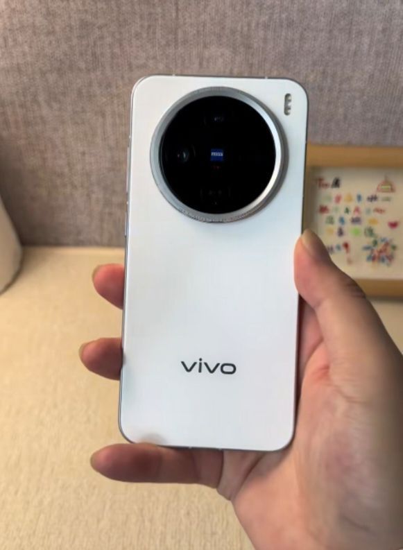 小屏也能大能量,vivo小屏旗舰轻巧又强大!