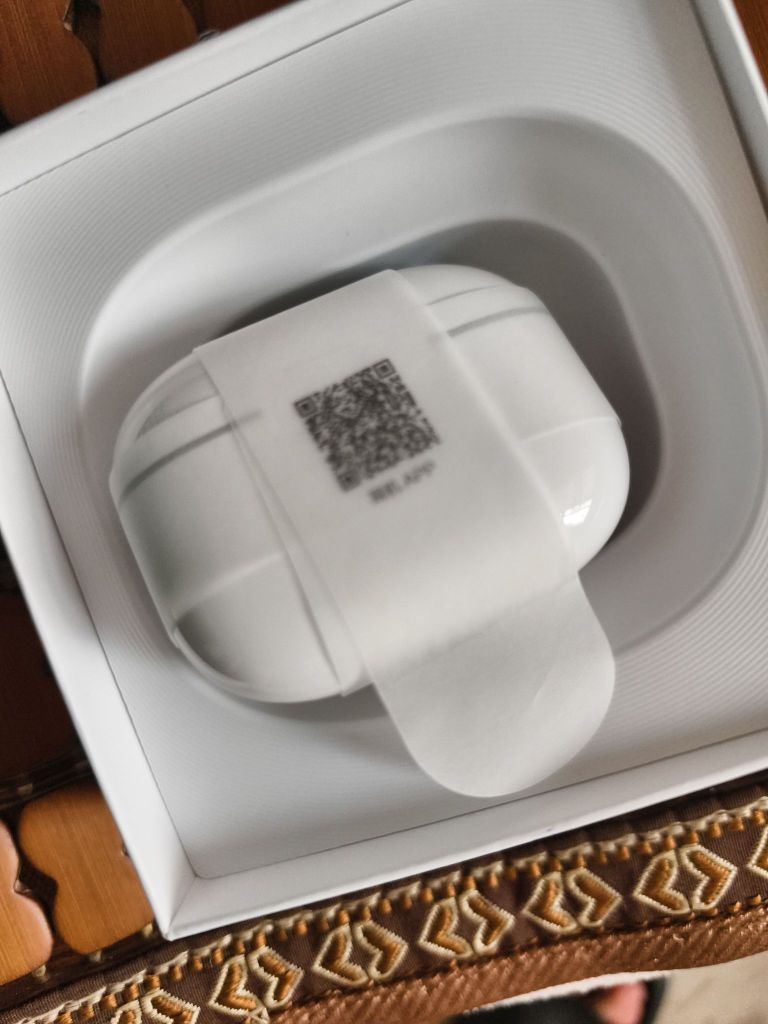 在音质和使用体验上，这款耳机都表现出色，