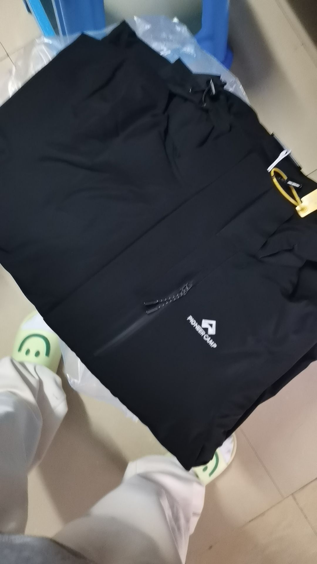 👕推荐单品：拓路者冲锋衣

🛒推荐理由：